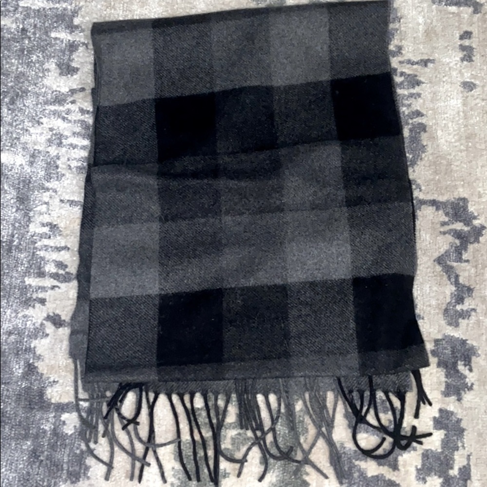 100% cashmere black and gray plaid scarf